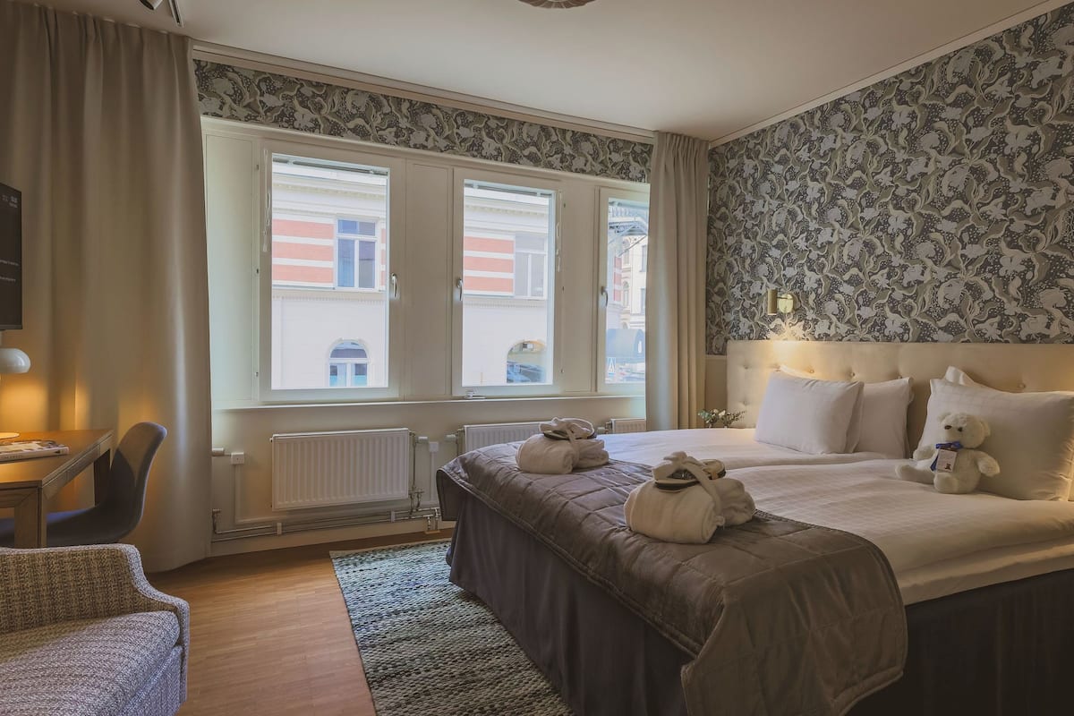 Premium Twin Room | Ofnæmisprófaður sængurfatnaður, míníbar, öryggishólf í herbergi