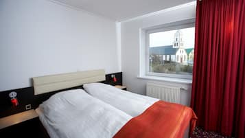Medium Room with Sea View | Hypo-allergenic bedding, desk, iron/ironing board, free WiFi