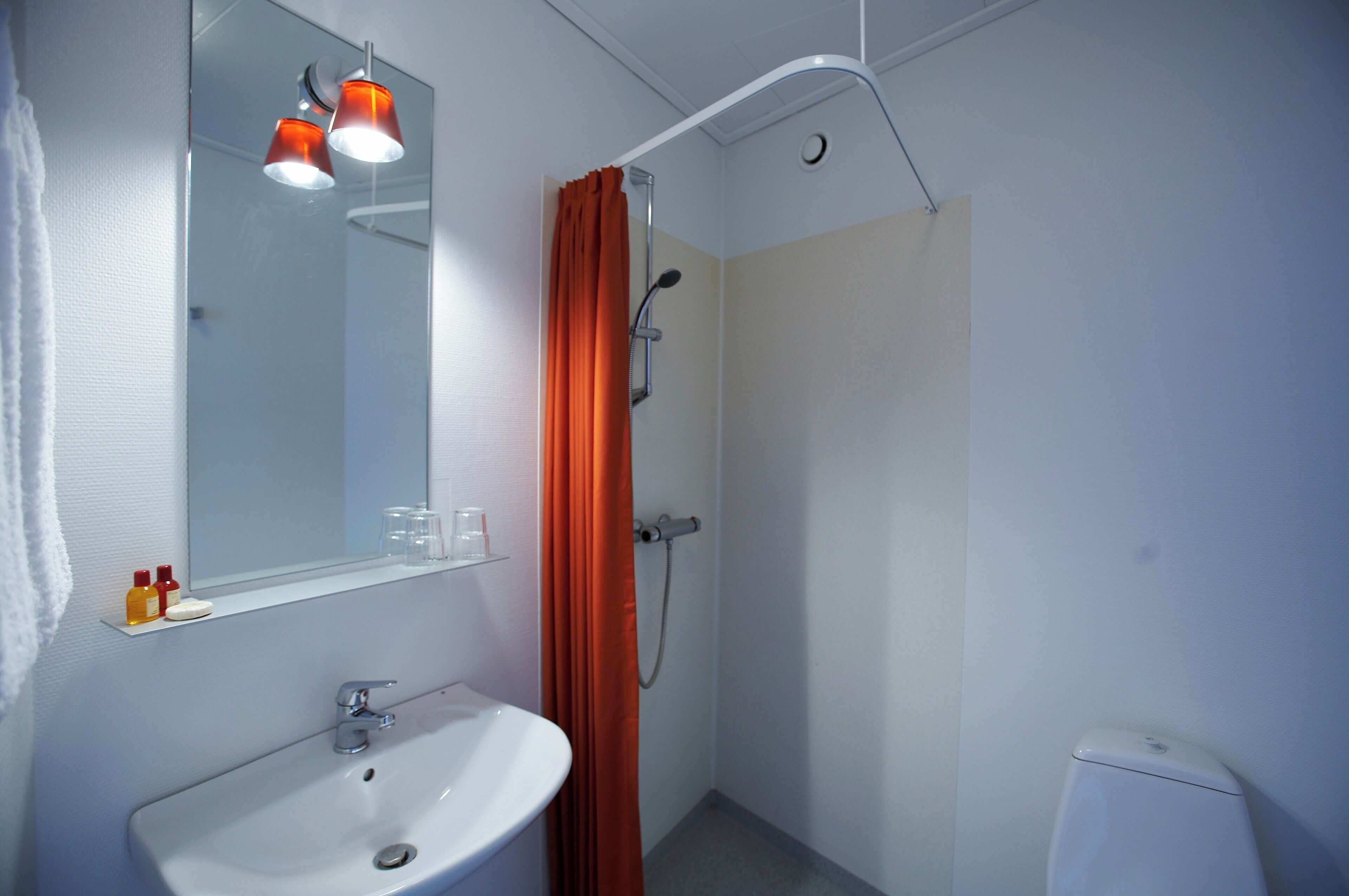 Shower, free toiletries, hair dryer, towels