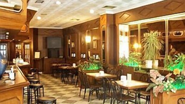 供应早餐、午餐和晚餐