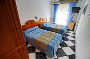 Double or Twin Room | Desk, free cots/infant beds, free WiFi, bed sheets - Hotel Mediante (Ribadeo)