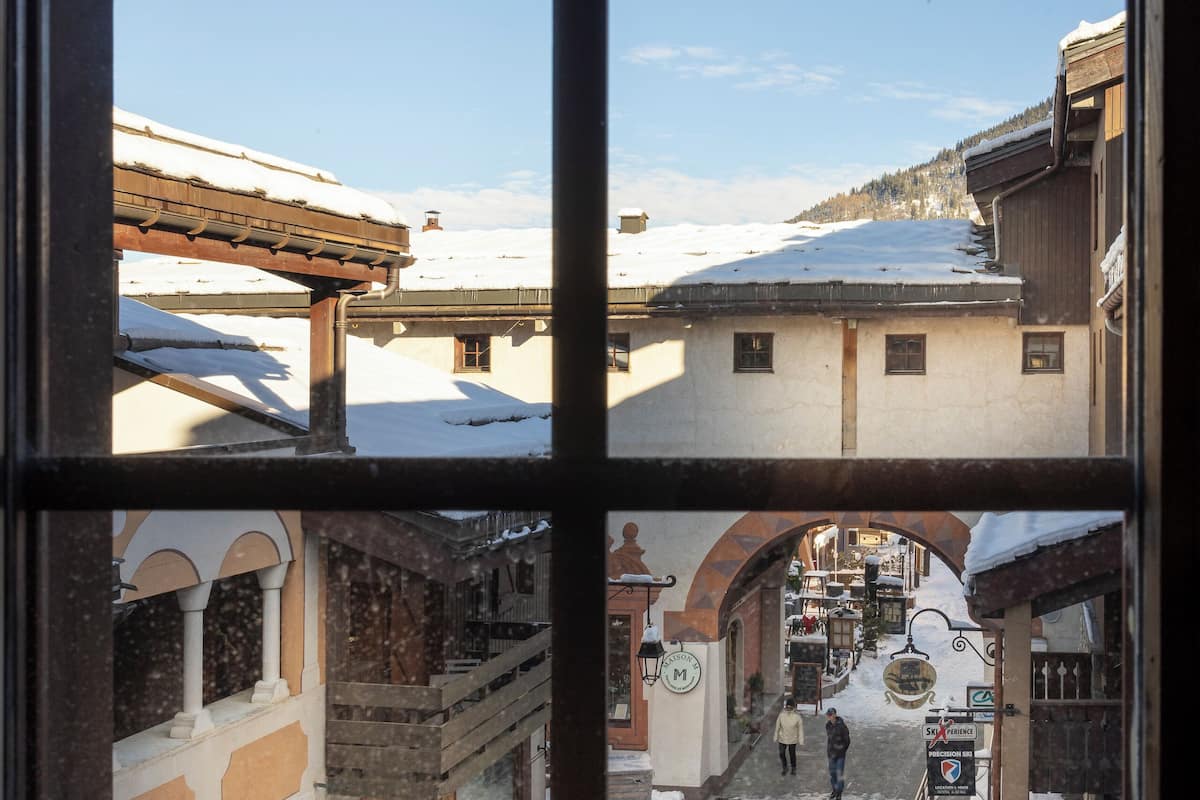 1 bedroom, in-room safe, individually decorated, desk