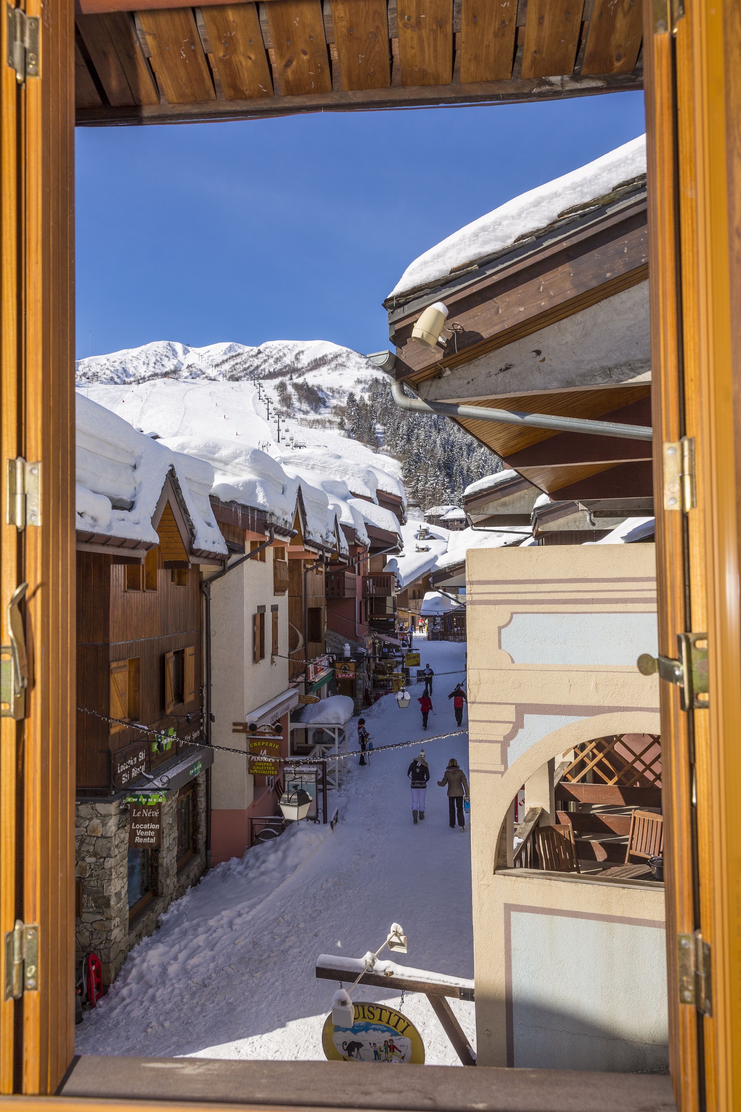 Coffres-forts dans les chambres, décoration personnalisée, bureau