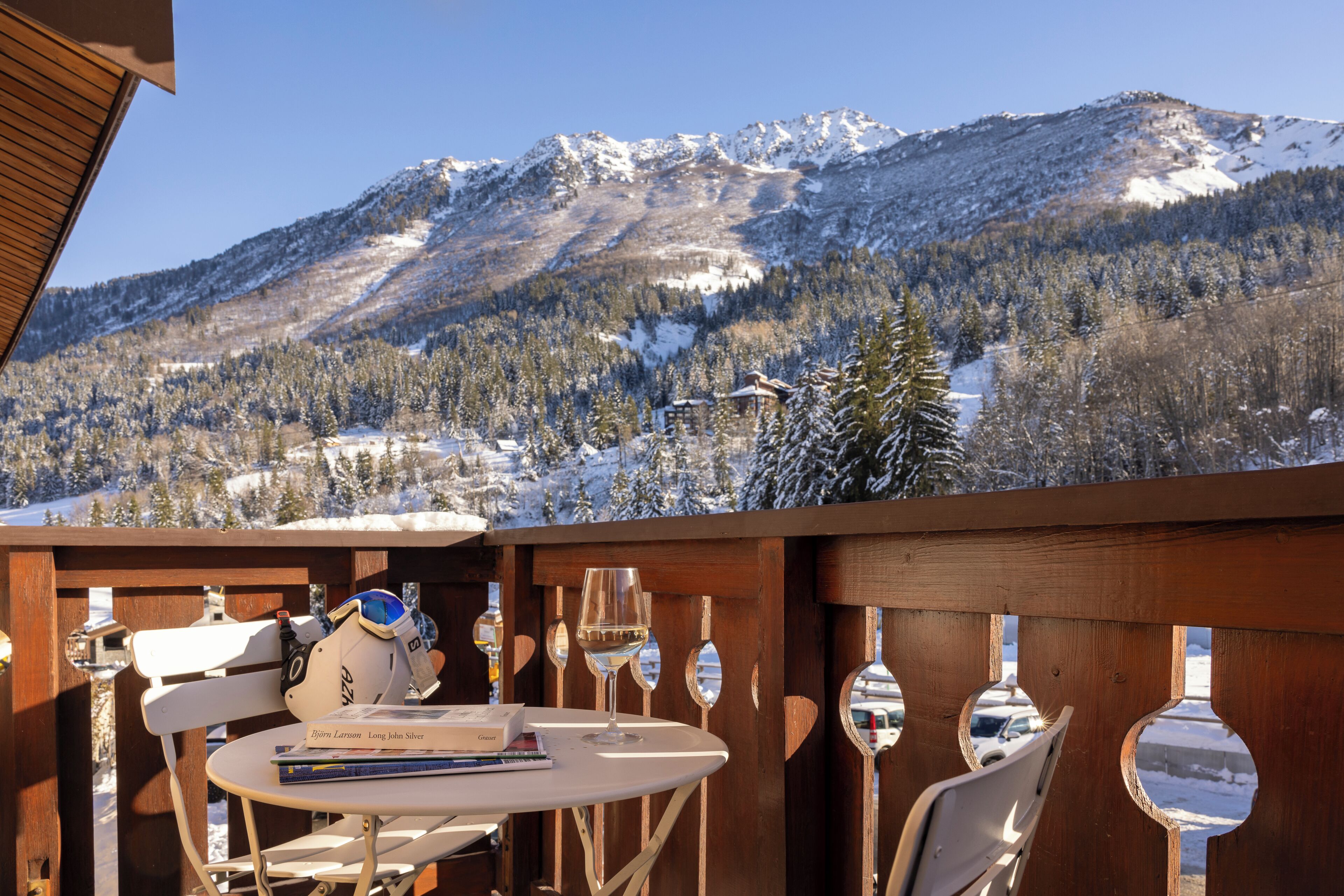 Caja de seguridad en la habitación y decoración personalizada 