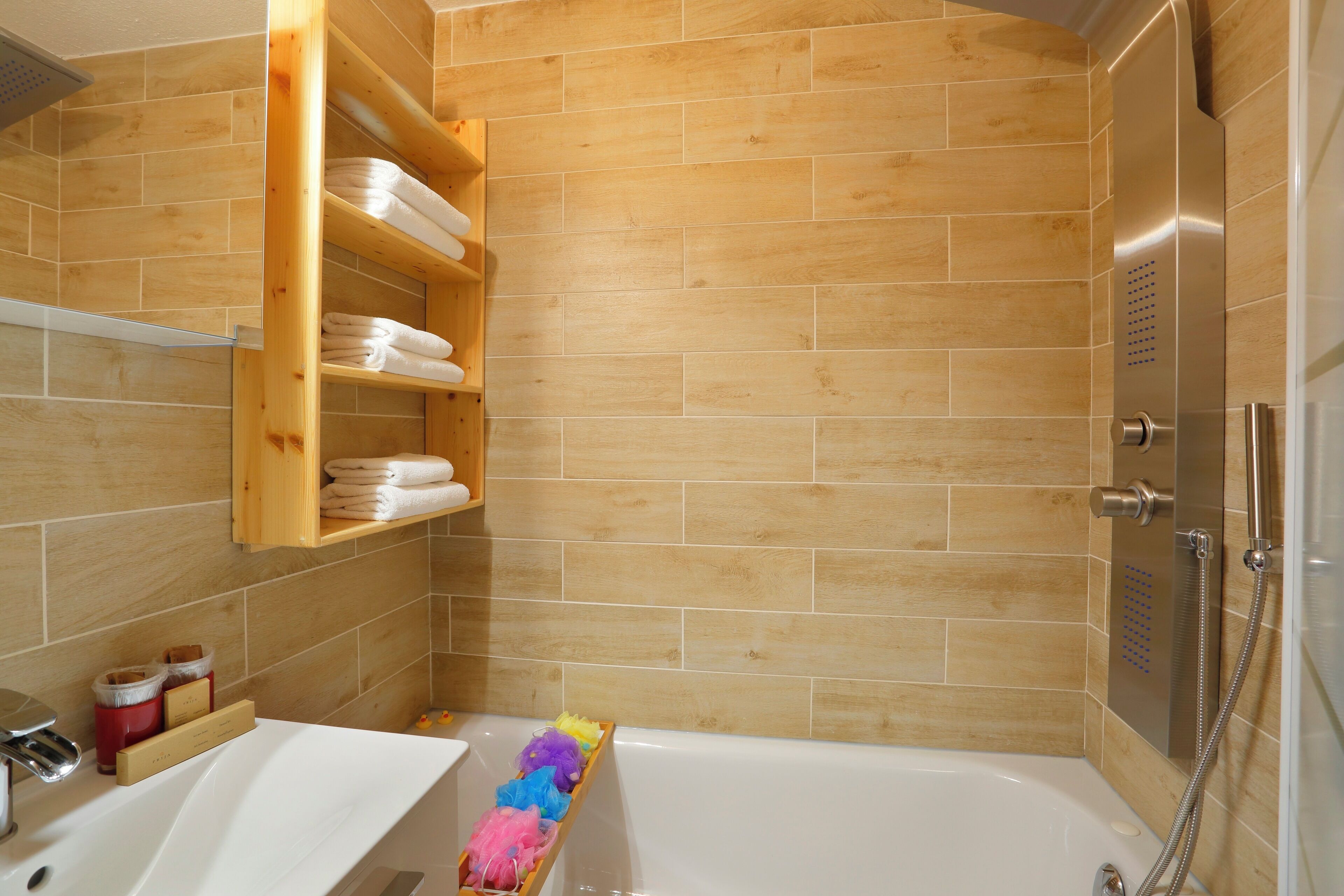duplex, balcony | bathroom | combined shower/bathtub, eco-friendly toiletries, hair dryer, towels