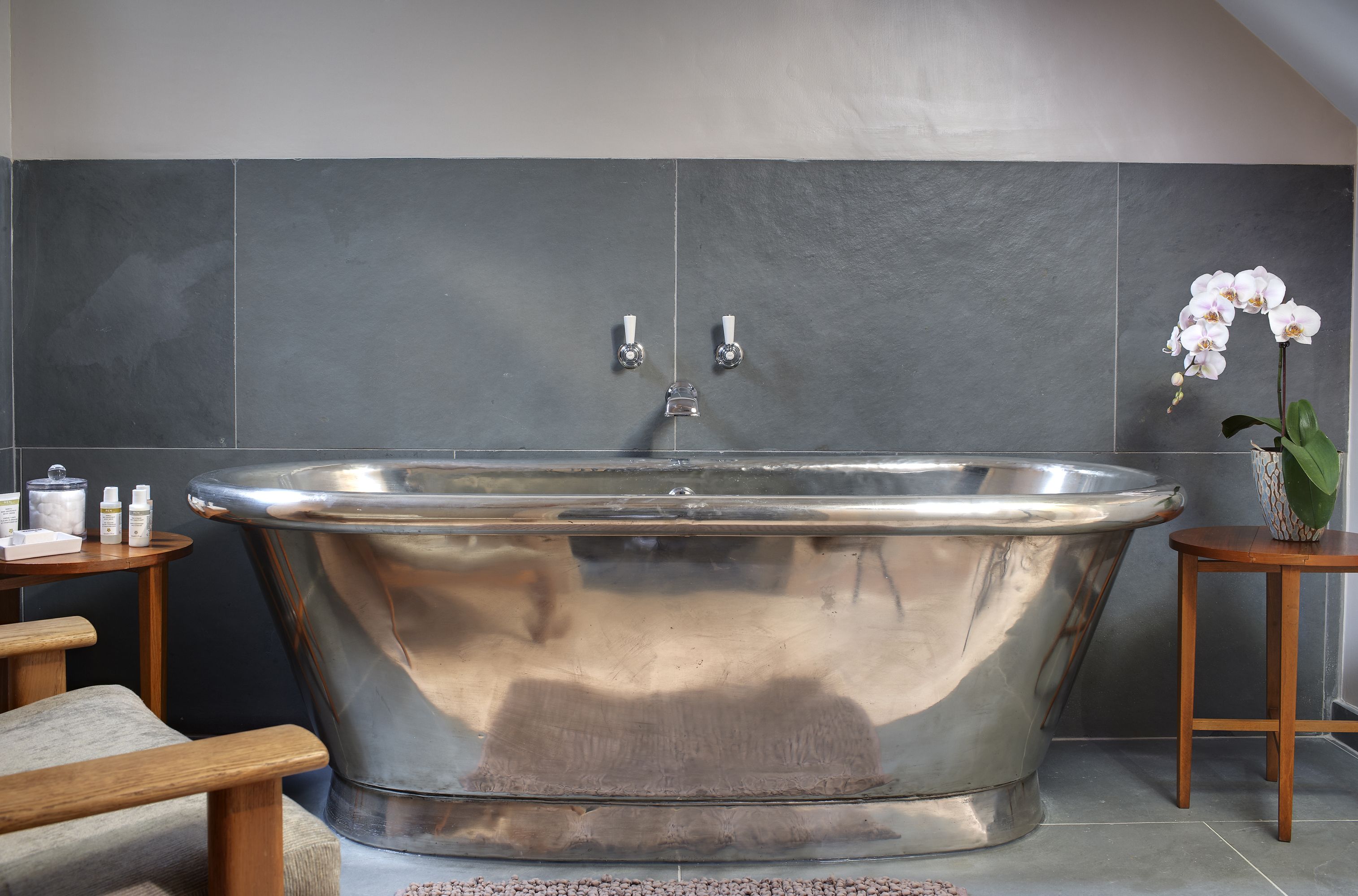 junior room, 1 double bed | bathroom | combined shower/bathtub, deep-soaking bathtub, rainfall showerhead