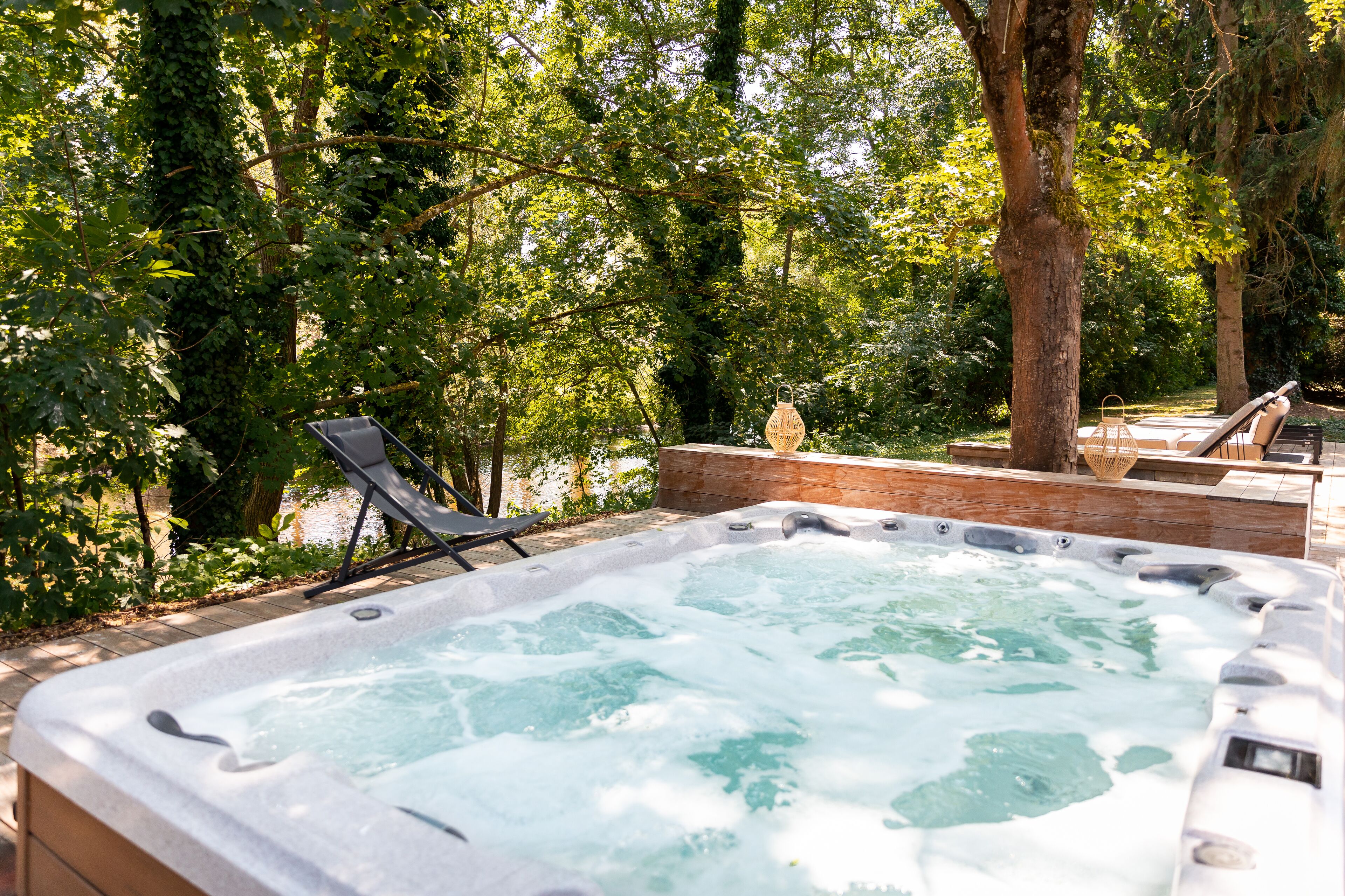 outdoor spa tub