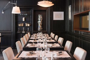 Lunch and dinner served, garden views  - Hôtel Diana Restaurant & Spa by Happyculture (Molsheim)