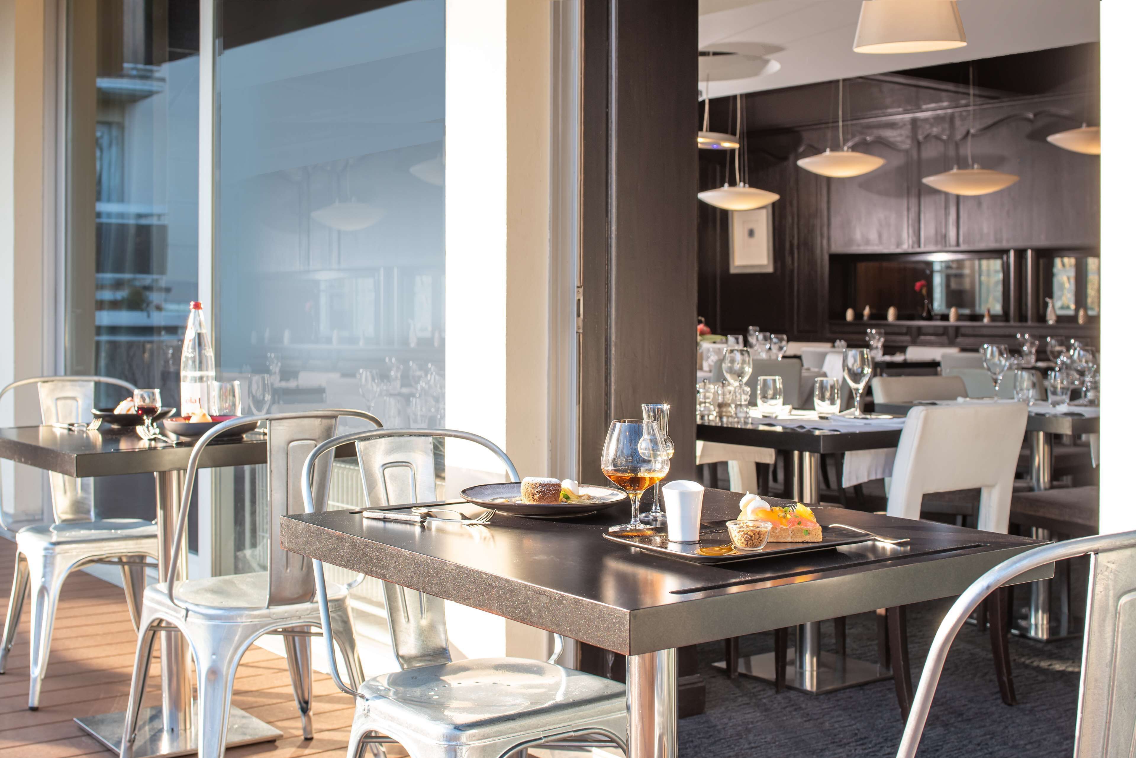 lunch and dinner served, garden views