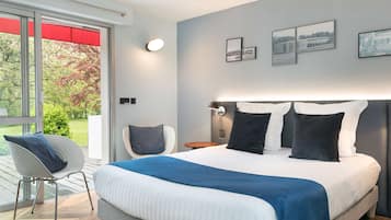 Chambre Supérieure | 1 chambre, coffres-forts dans les chambres, bureau, rideaux occultants