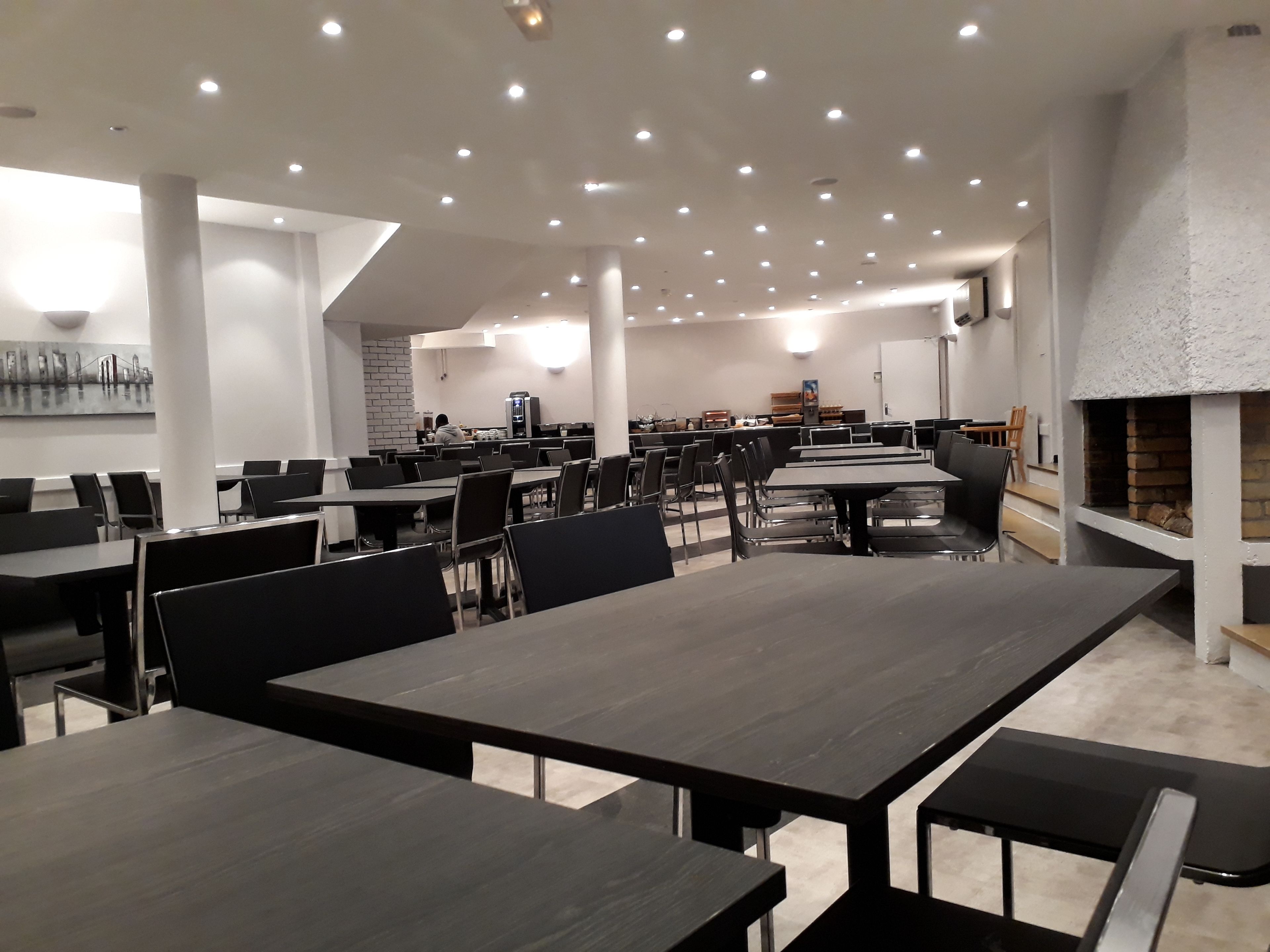 Daily buffet breakfast (EUR 11 per person)