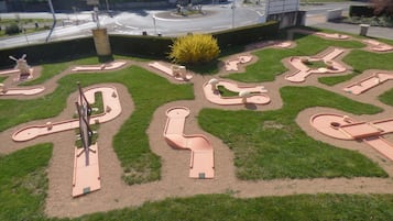 Mini-golf