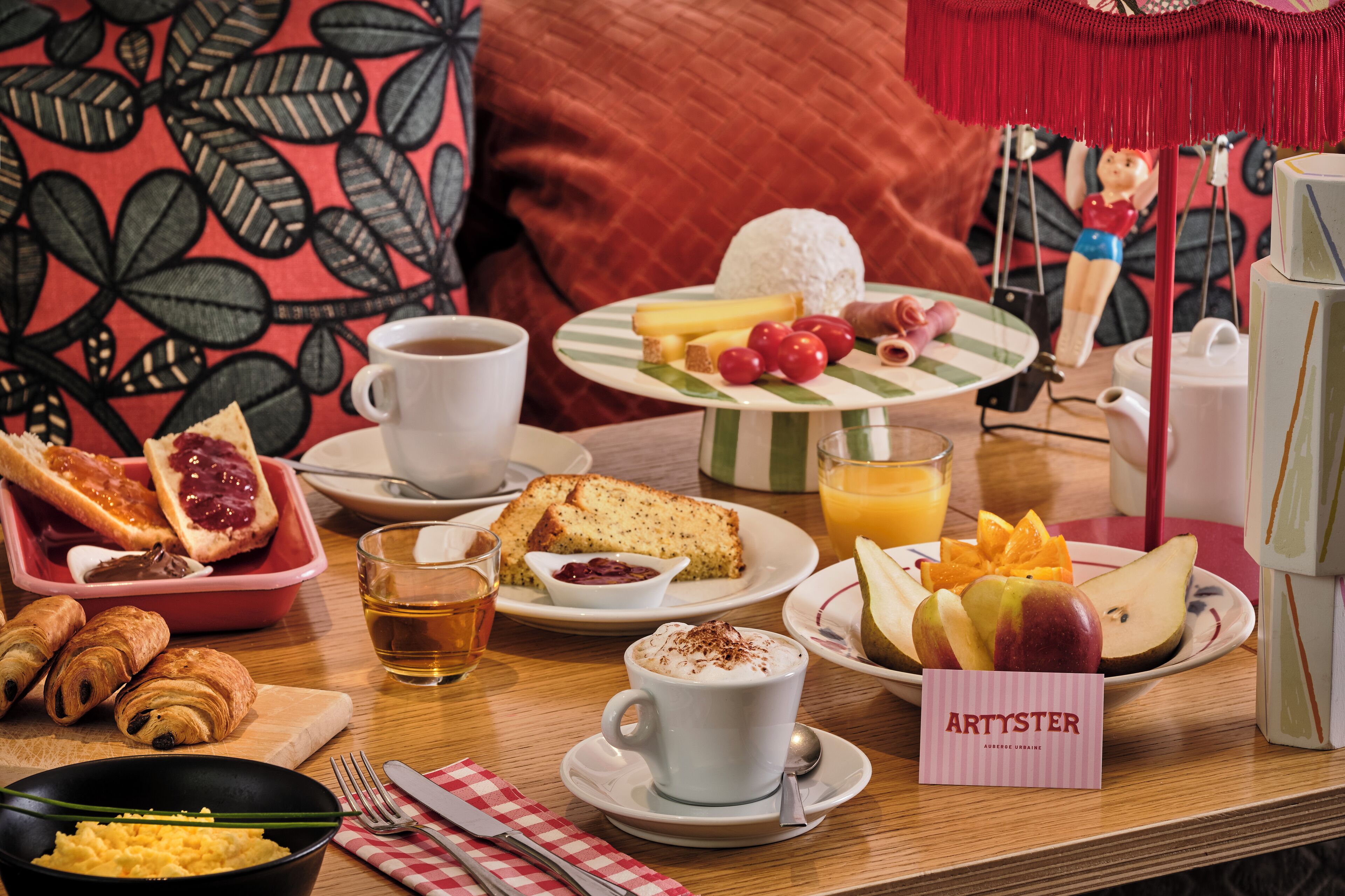 breakfast, lunch, dinner served; french cuisine