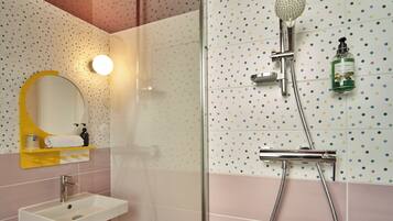 Triple Room | Bathroom | Shower, hair dryer, towels, soap