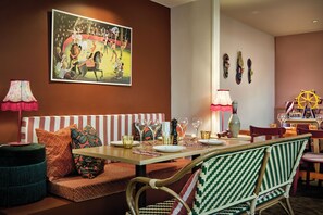 Frokost, lunsj og middag serveres, franske retter