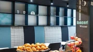 Desayuno buffet (EUR 12 por persona)
