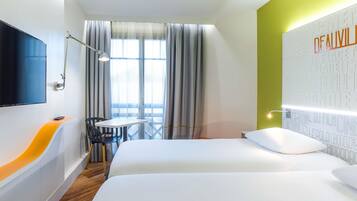Standard Room, 2 Twin Beds | In-room safe, desk, laptop workspace, blackout drapes
