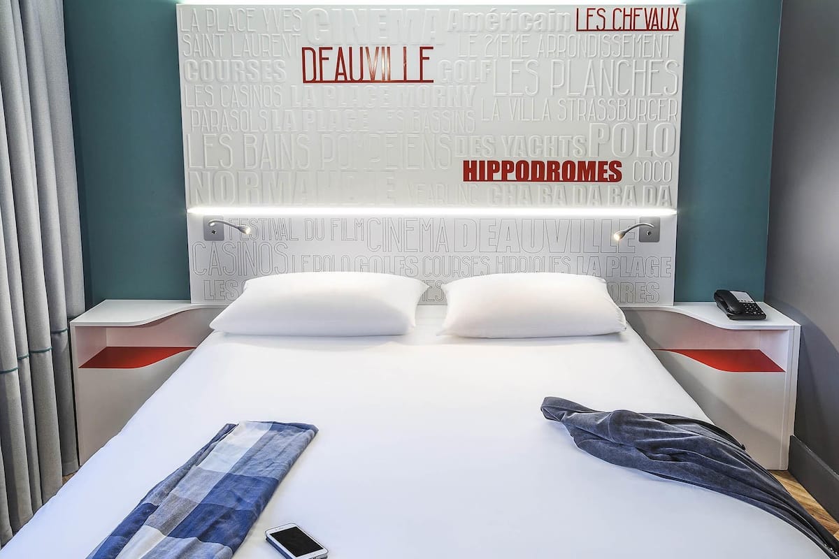 Coffre-fort, bureau, espace de travail pour ordinateurs portables