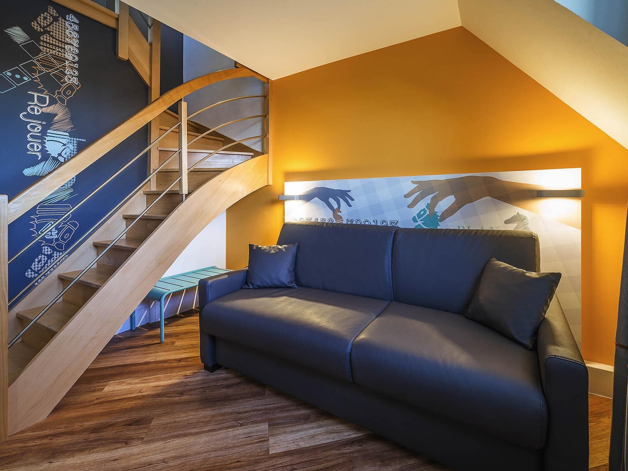 Caixa forta a l&#x27;habitació i escriptori 