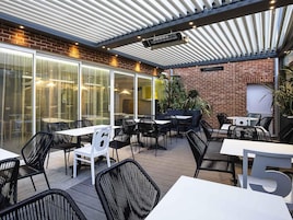 Bar (en el alojamiento)