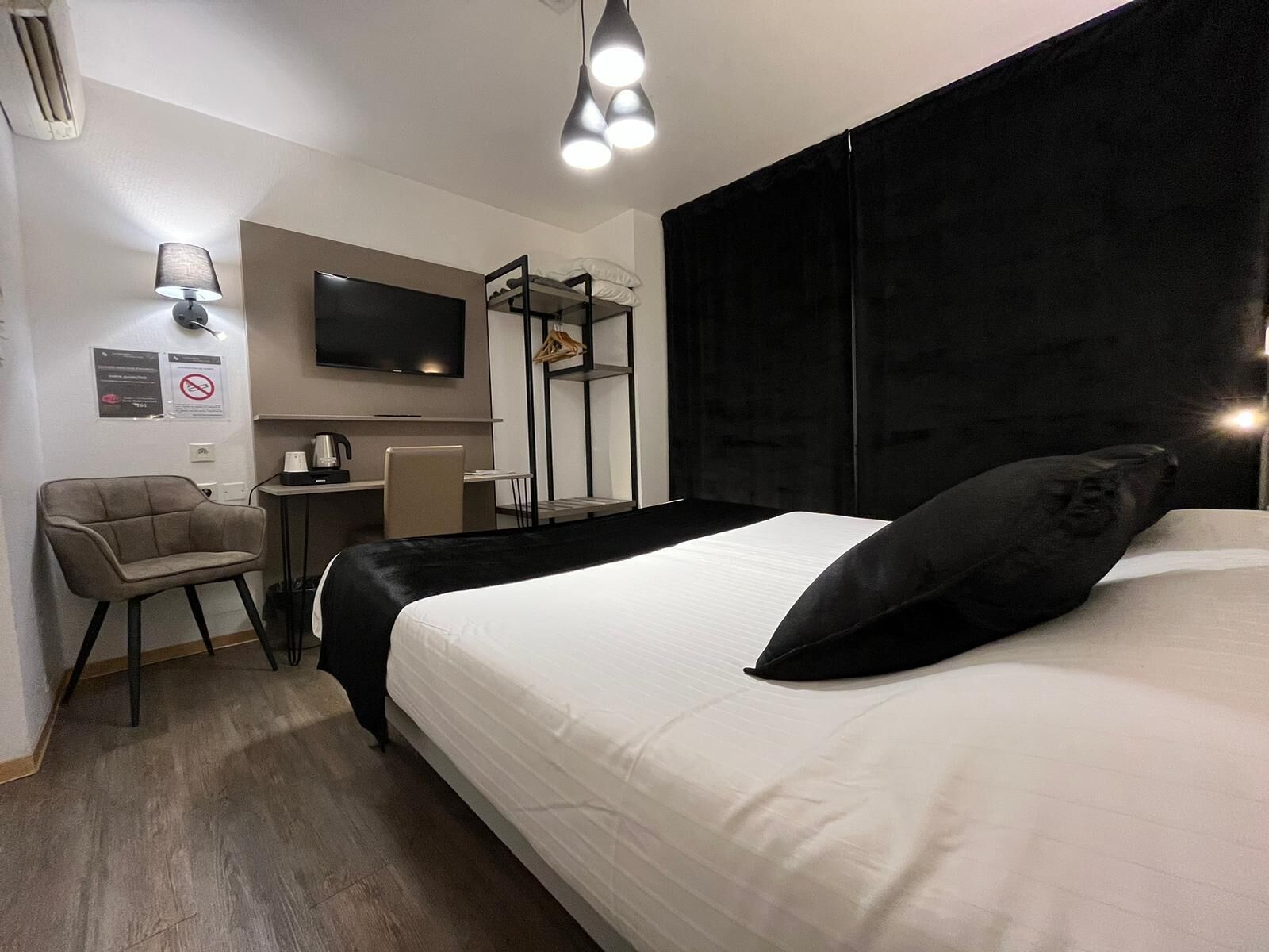 double room | individually decorated, desk, laptop workspace, blackout curtains