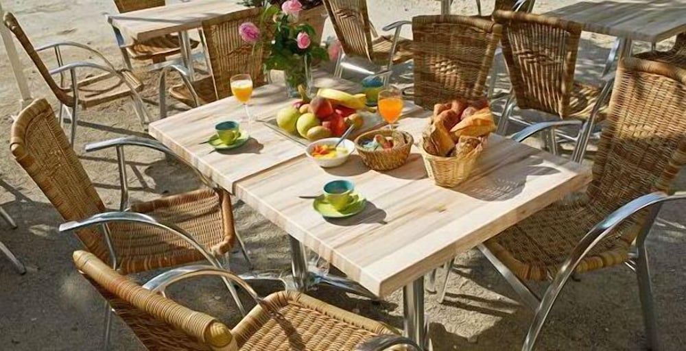 Cit'Hôtel Le Cheval Blanc Cognac centre by null