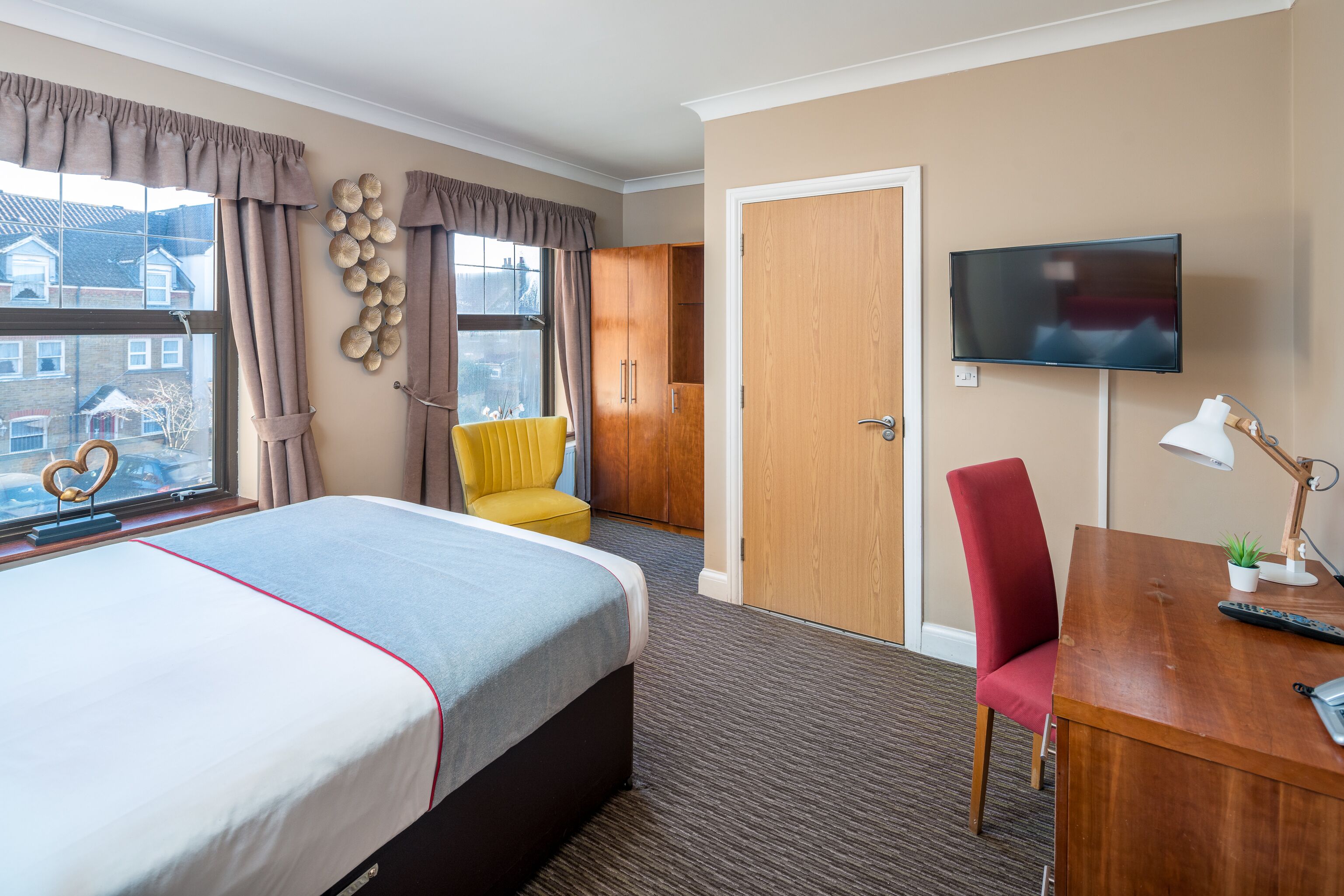 Soundproofing, iron/ironing board, free WiFi, bed sheets