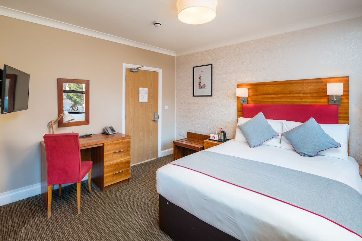 Soundproofing, iron/ironing board (on request), WiFi (free), bed sheets