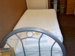 Premium bedding, desk, iron/ironing board, free WiFi