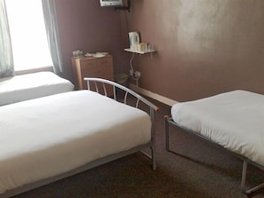 Premium bedding, desk, iron/ironing board, free WiFi