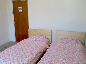 Twin Room, Shared Bathroom | Premium bedding, desk, iron/ironing board, free WiFi