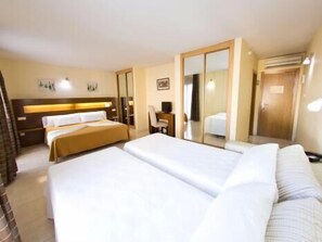 迷你吧、書桌、遮光布/窗簾、熨斗/熨衣板