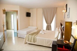 迷你吧、書桌、遮光布/窗簾、熨斗/熨衣板