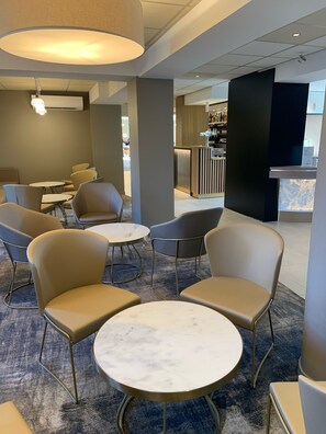 Lobby sitting area - Brit Hotel Orléans St Jean de Braye - L'Antarès (Saint-Jean-de-Braye)