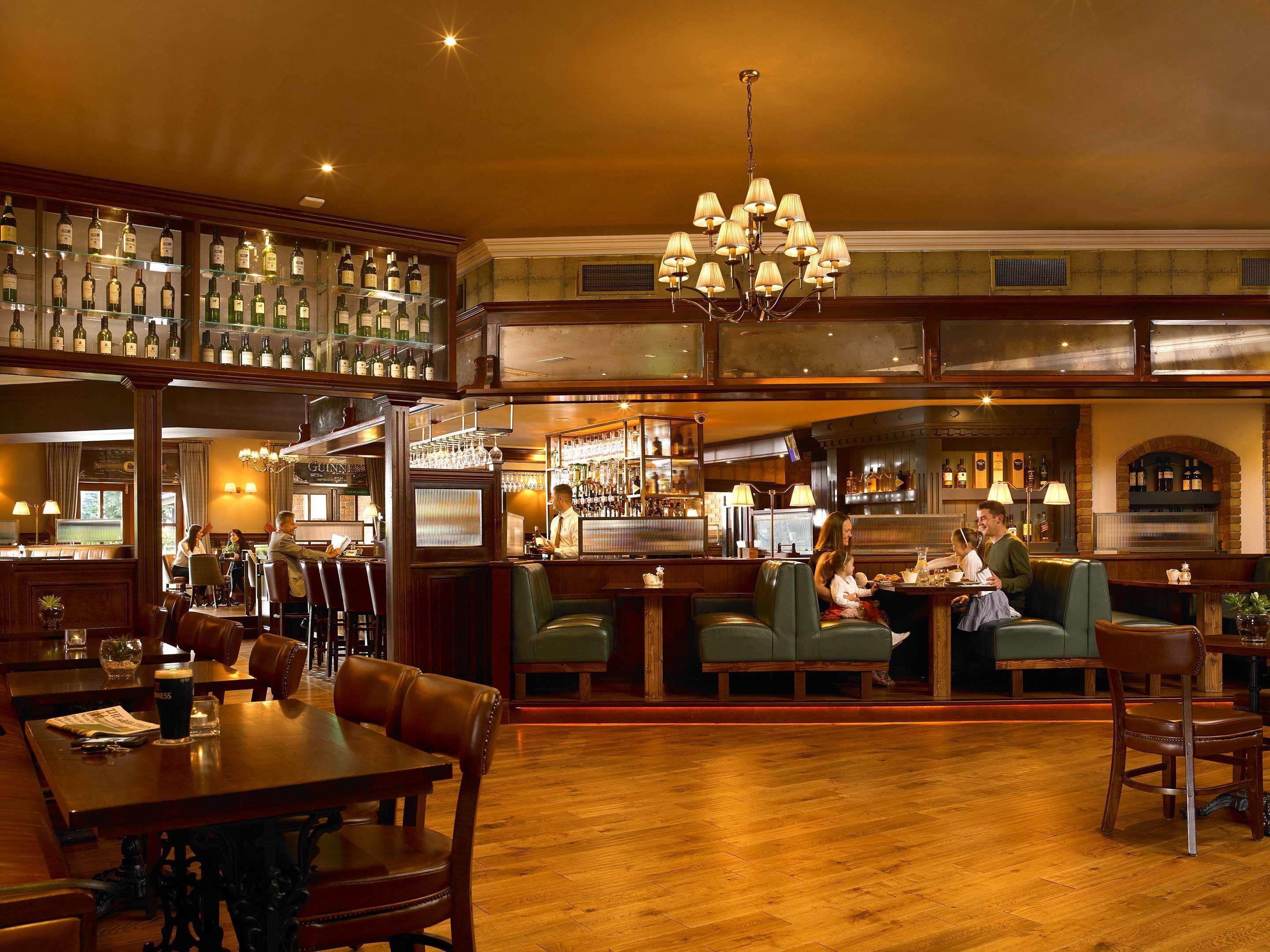 serves breakfast, lunch and dinner