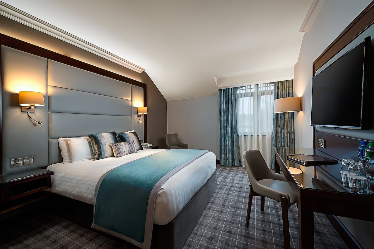 executive room | 1 bedroom, blackout curtains, soundproofing, iron/ironing board