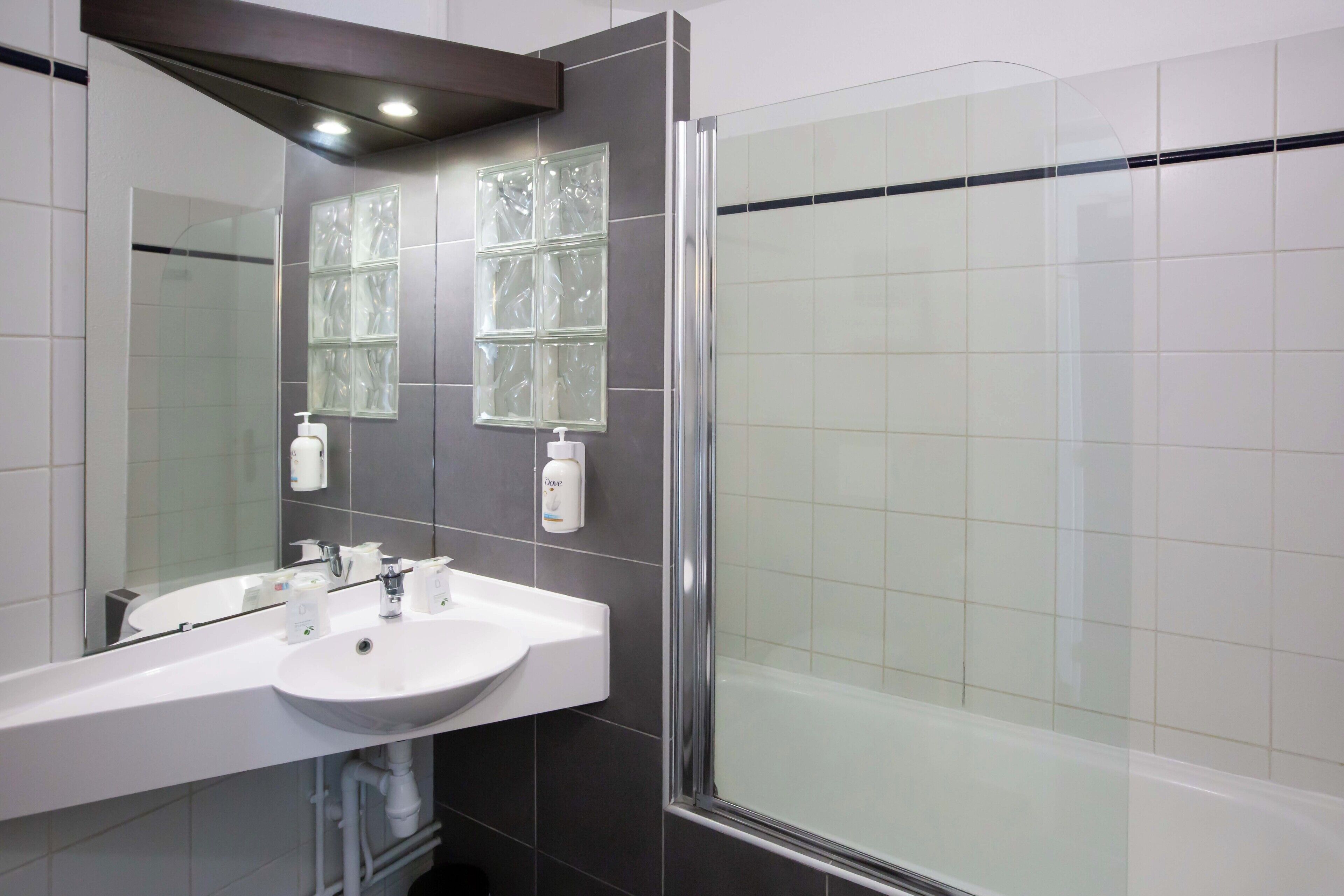 Vasca, set di cortesia gratuito, asciugacapelli, asciugamani