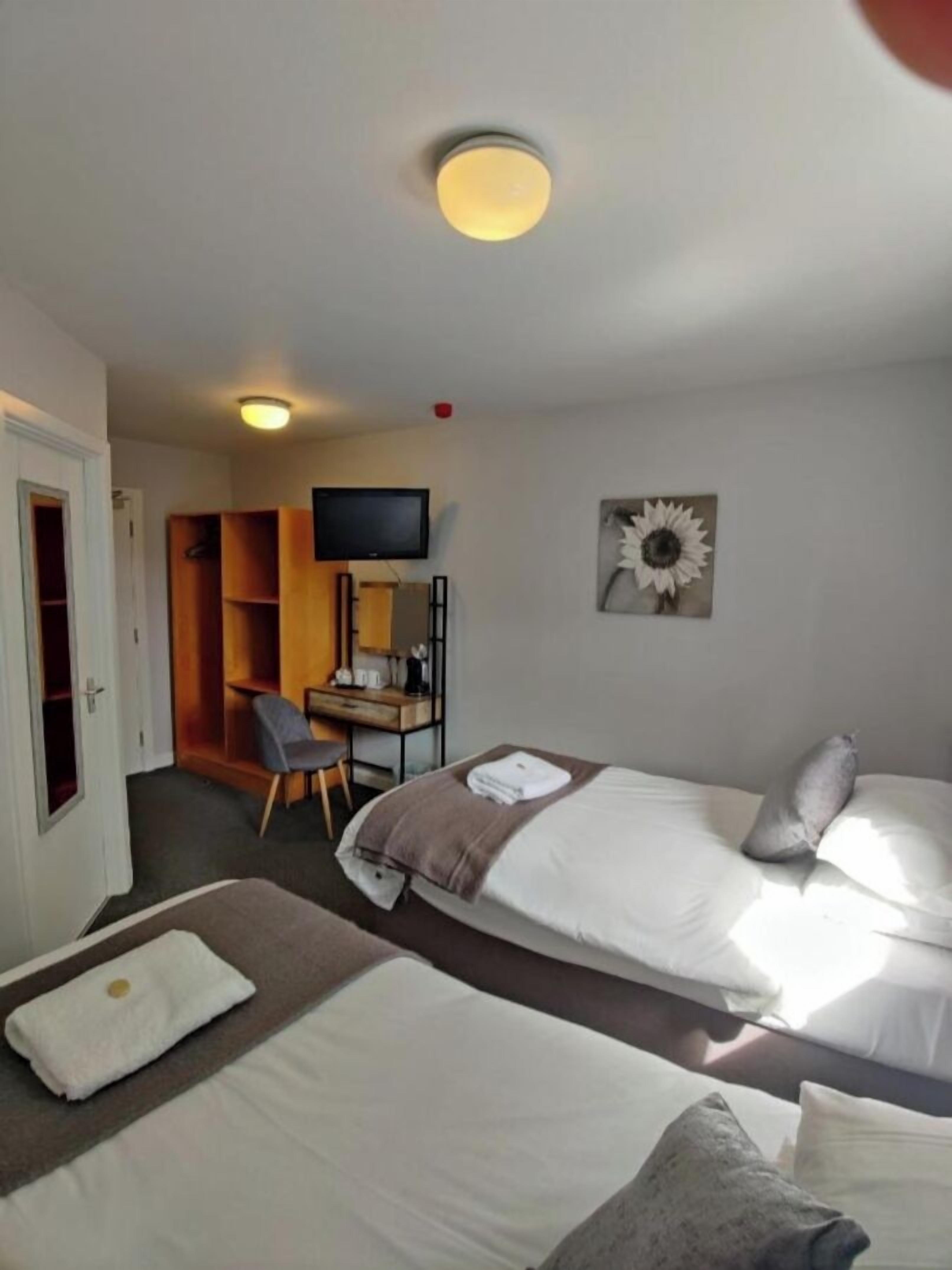 Twin Room, Ensuite | Iron/ironing board