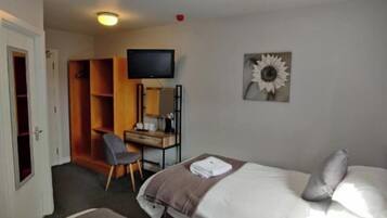 Twin Room, Ensuite | Iron/ironing board