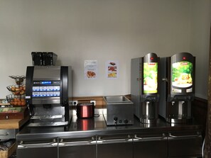 Daily buffet breakfast for a fee -  Logis Hôtel & Appartements Le Florence (Saint-Quentin)