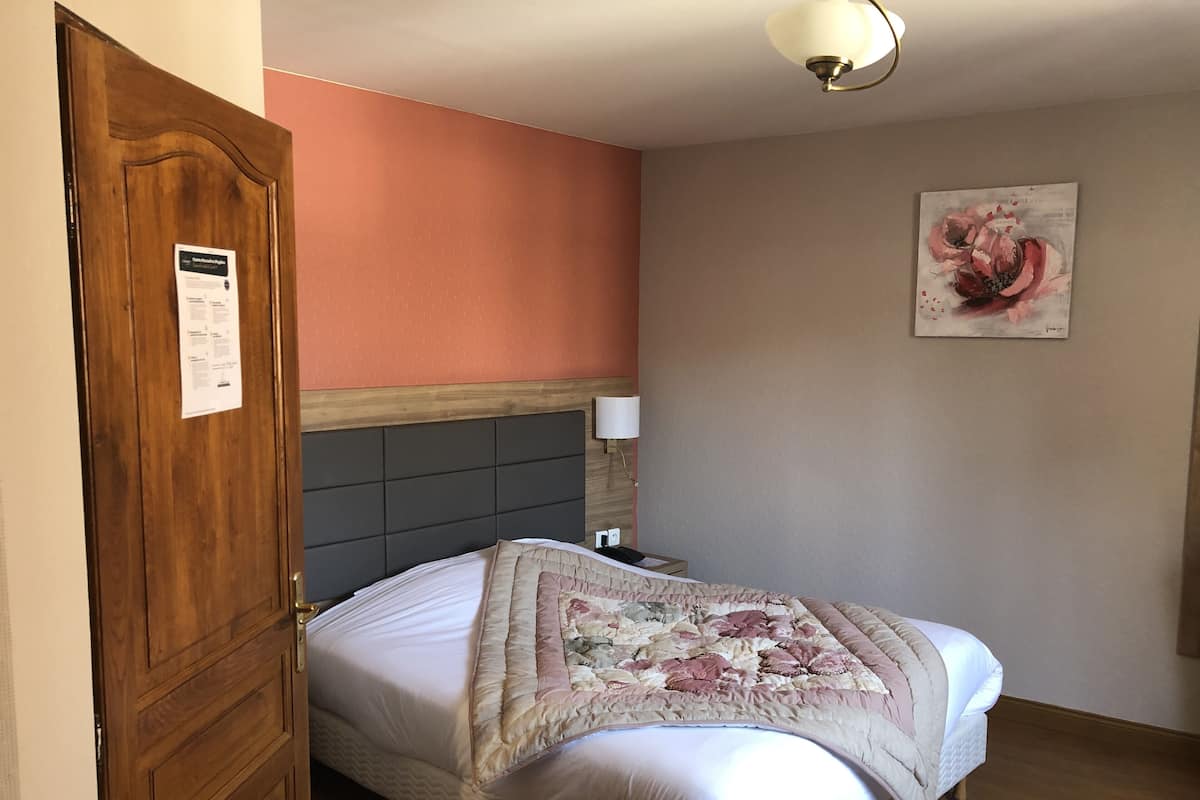 Comfort Double Room | 1 bedroom, premium bedding, desk, blackout drapes