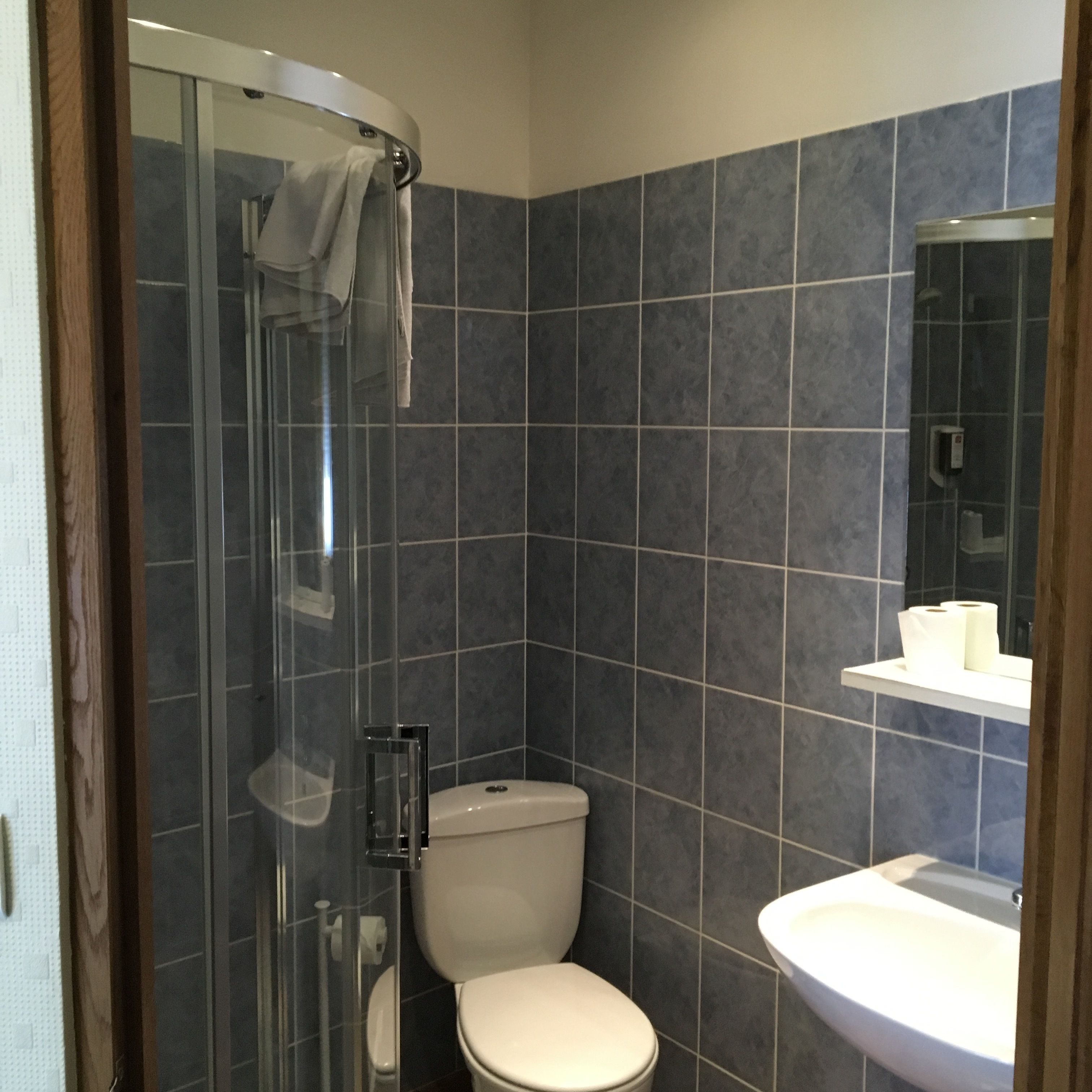 comfort double room | bathroom | shower, free toiletries, towels