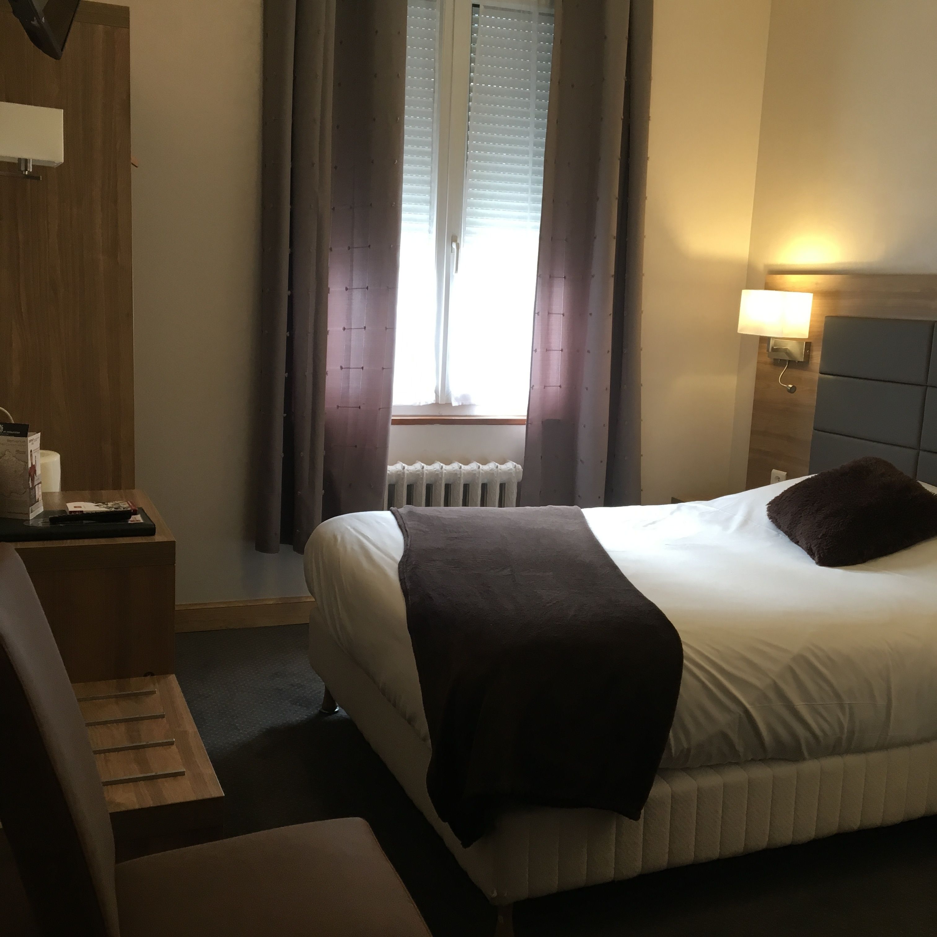 Premium bedding, desk, blackout drapes, soundproofing