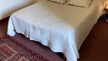 Desk, free cots/infant beds, free WiFi