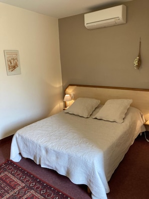 Escritorio, cunas gratuitas, wifi gratis