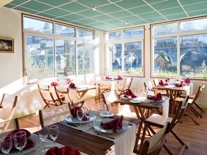 Breakfast, lunch, dinner served; Regional cuisine  - Hôtel Teyssier (Uzerche)