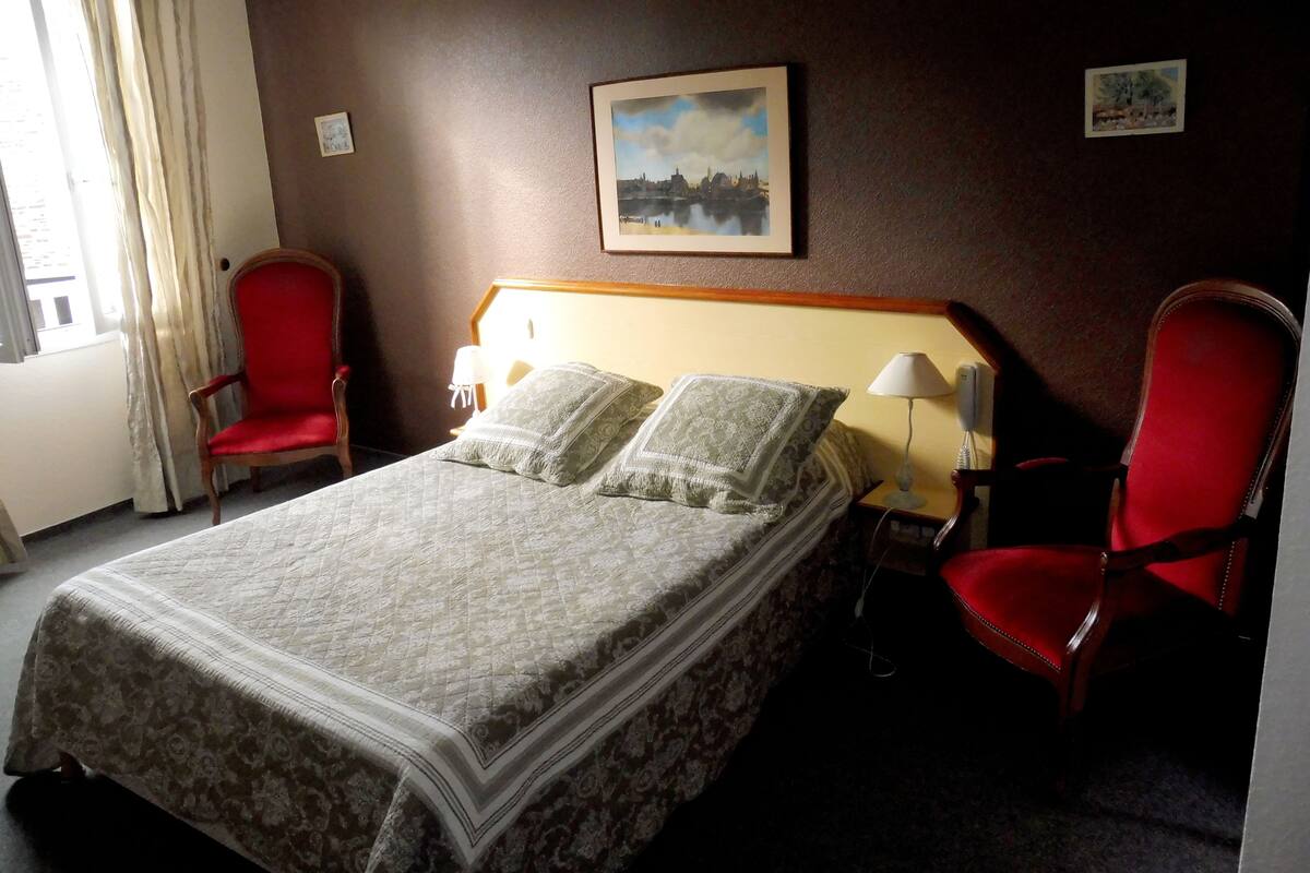 Comfort Double Room | Desk, cribs (free), WiFi (free)