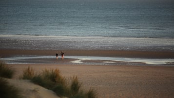 Una spiaggia nelle vicinanze