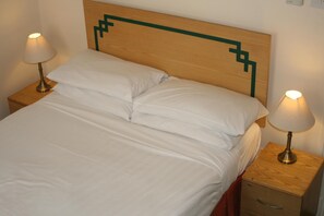 Caixa forta a l'habitació, escriptori, wifi gratuïta i roba de llit 