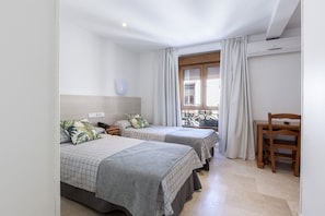 Double Room, 2 Single Beds -  Hostal Castilla II - Puerta del Sol (Madrid)